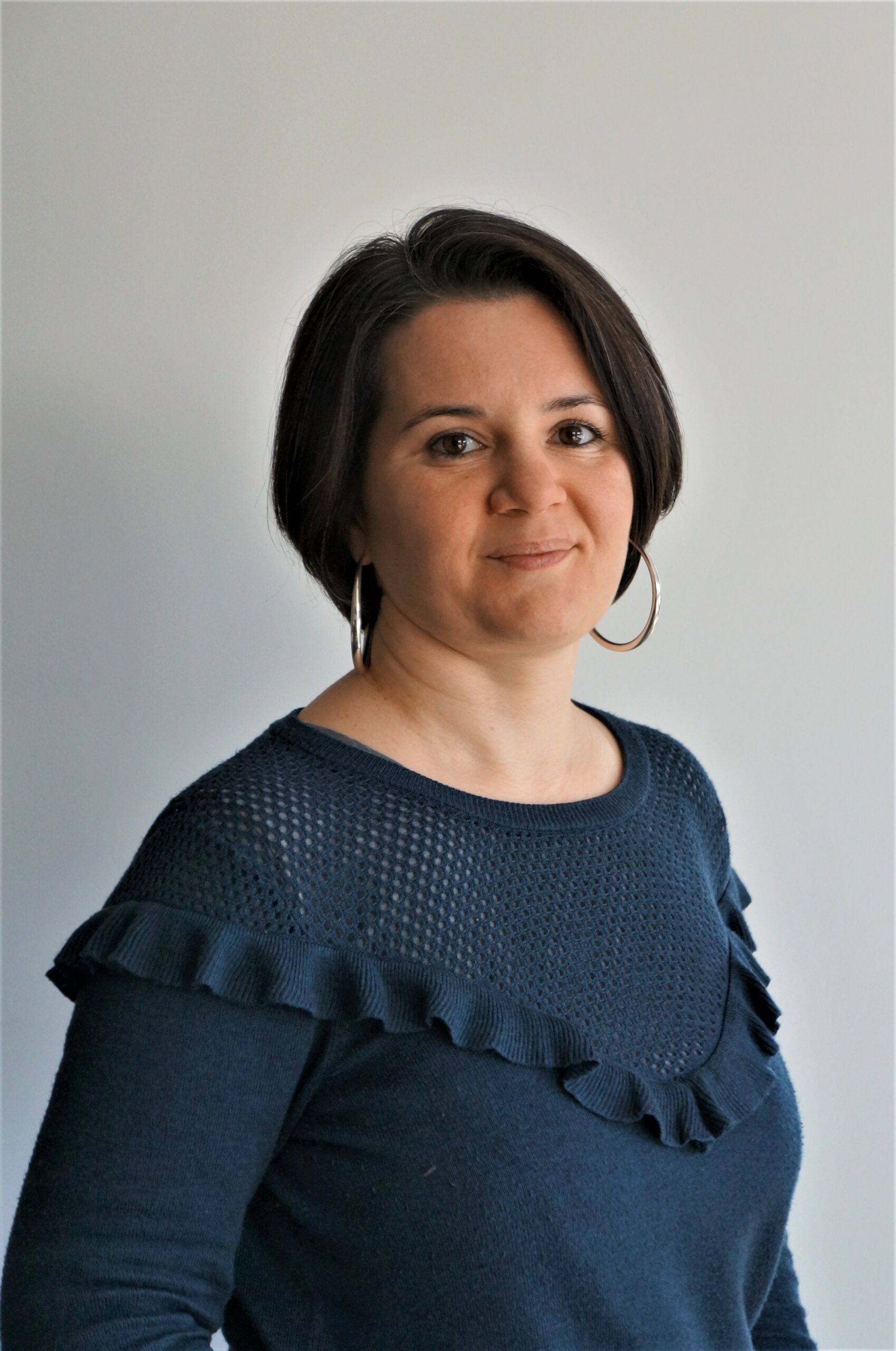 Manon Smahi Cuzin, coach, formatrice, auteure, spécialisée dans l'accompagnement de (futures) soloentrepreneures, gérante de l'organisme de formation Ambitions Plurielles